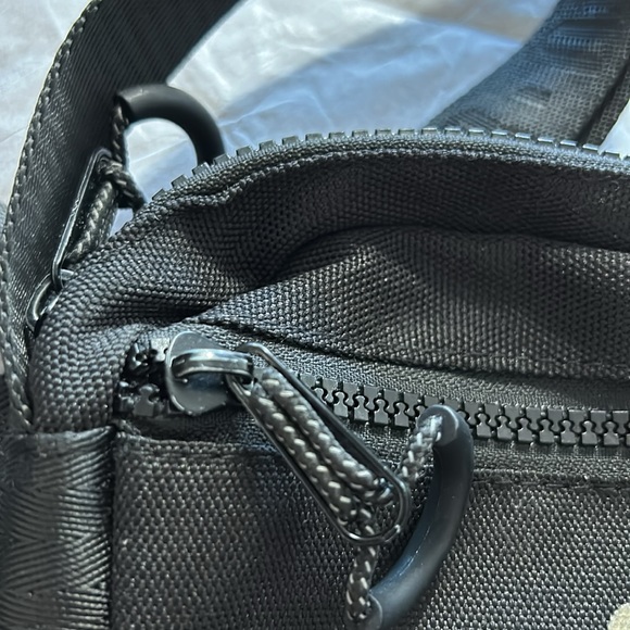 Nike air black crossbody with adjustable strap - Picture 3 of 8